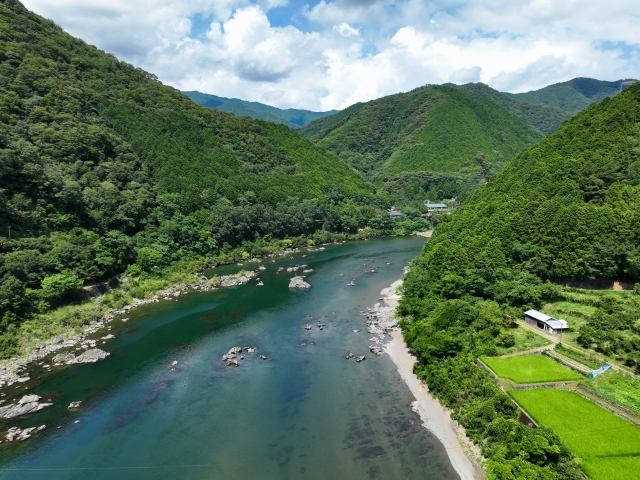 「行く川の流れは絶えずして」